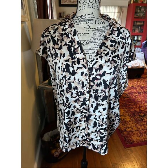 Banana Republic Short Sleeve Blouse - Picture 1 of 8